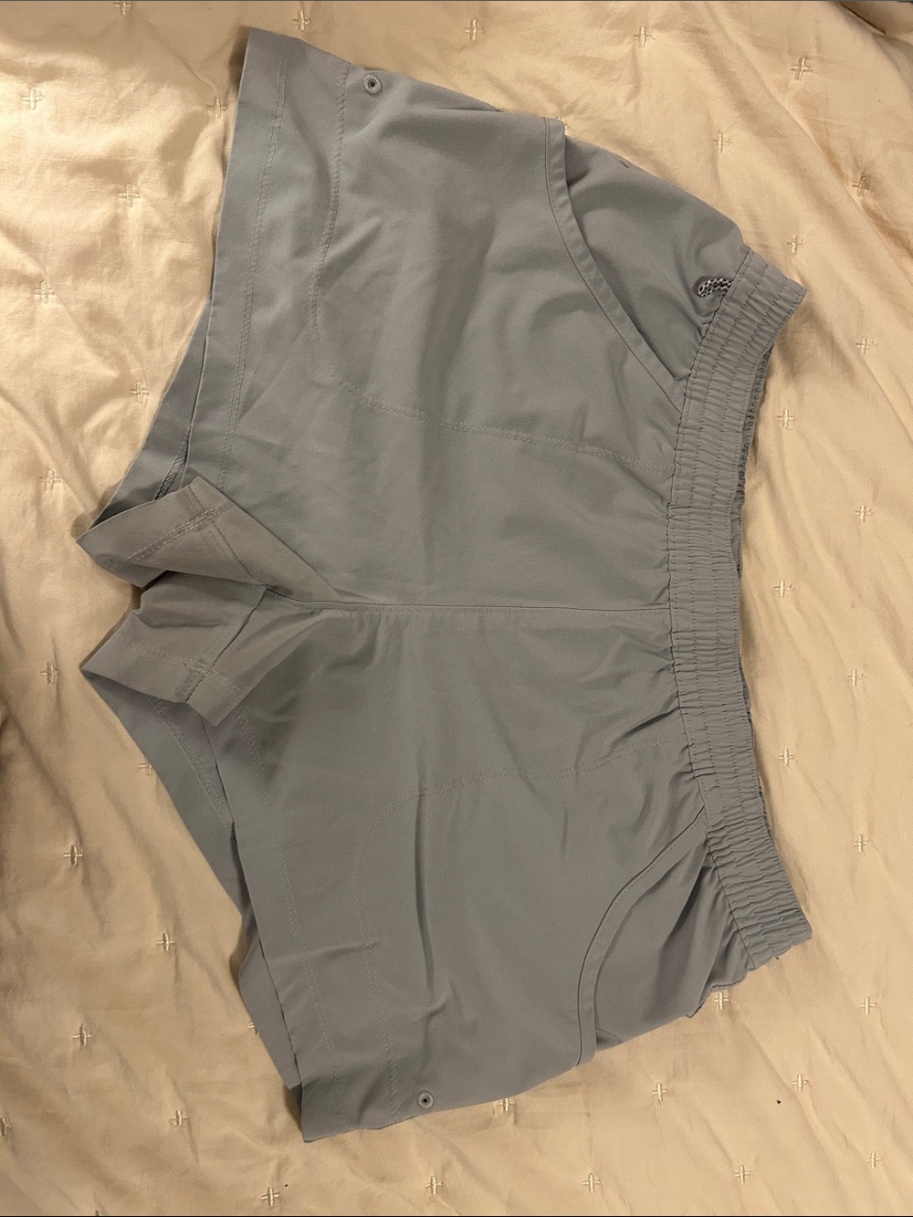 Columbia PFG Light Gray Women's Athletic Shorts SIZE LARGE 3 inch inseam